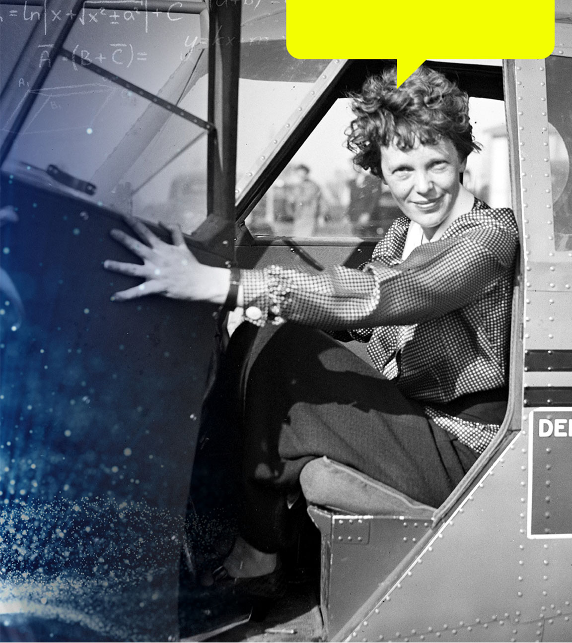 Montage: Eine Schwarz-Weiß-Aufnahme von einem älteren Flugzeug, in dem eine junge Frau mit kurzen Haaren sitzt. Sie öffnet die Flugzeugtür und blickt heraus. Daneben ist ein Totenkopf vor einem blauen Hintergrund mit leicht erkennbaren mathematischen Formeln.