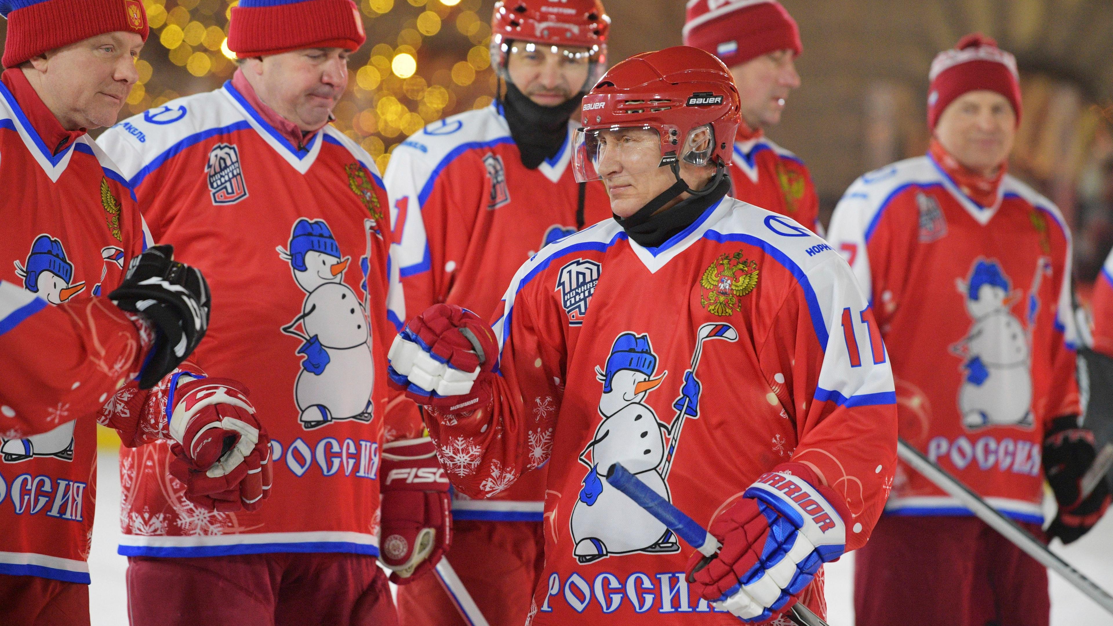Wladimir Putin beim Eishockey im Dezember 2019