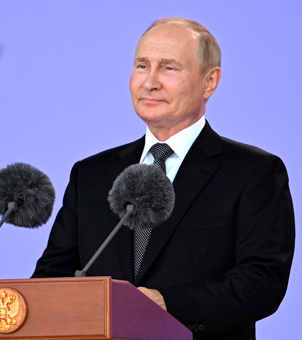 Russland, Moskau: Wladimir Putin hält eine Rede beim Technik und Militärforum 2022.