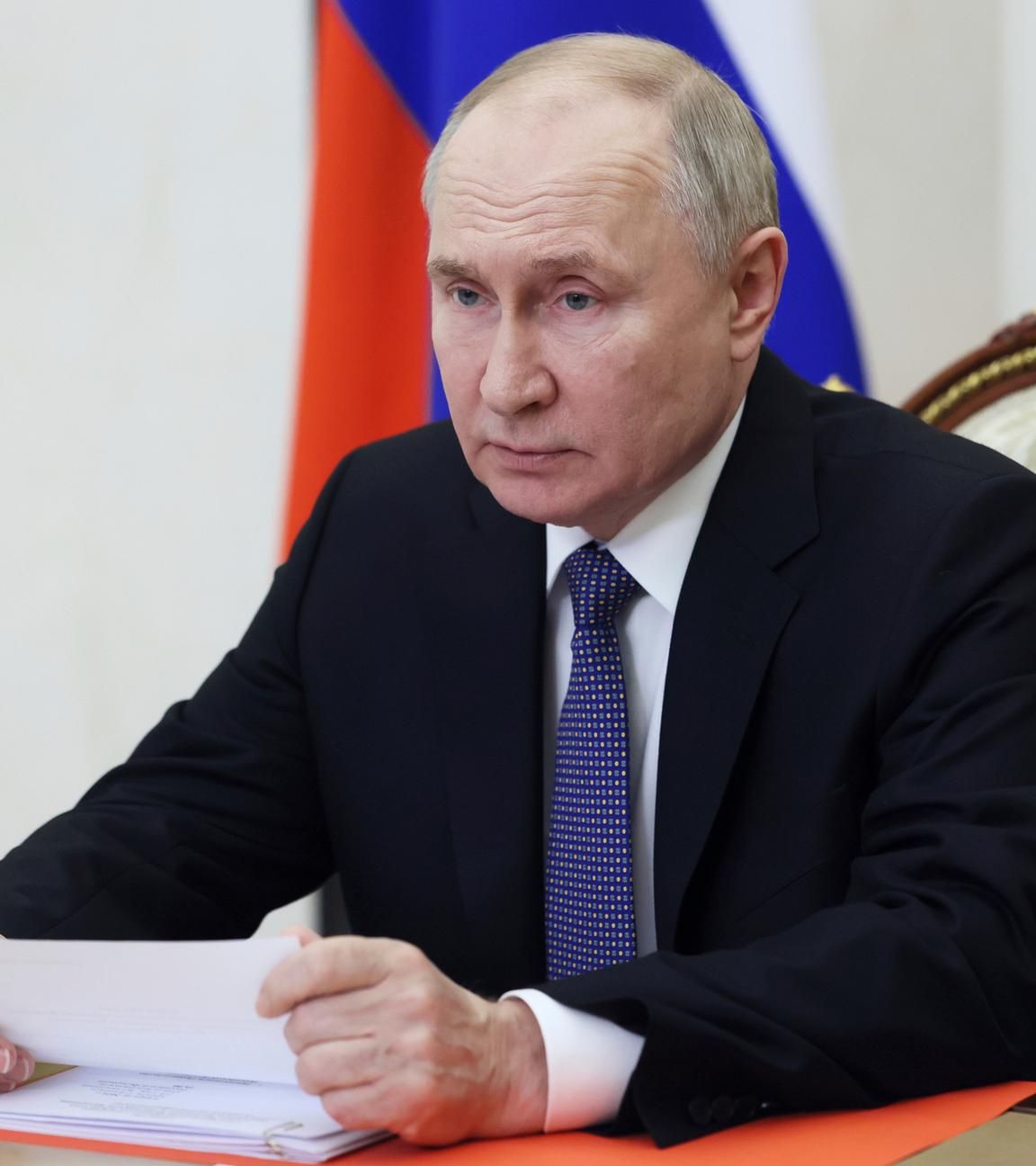 Wladimir Putin leitet eine Sitzung des Sicherheitsrates per Videokonferenz im Kreml am 05.04.2024.