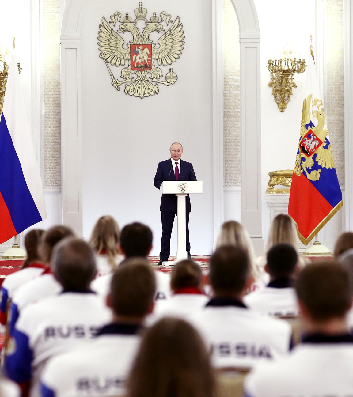 Archiv: Russlands Präsident Wladimir Putin spricht während eines Treffens mit russischen Olympioniken im Moskauer Kreml im Vorfeld der Olympischen Sommerspiele 2020 in Tokio.