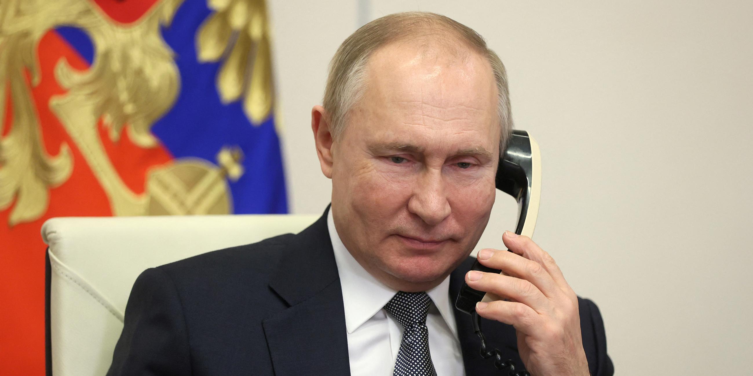 Archiv: Wladimir-Putin-telefoniert