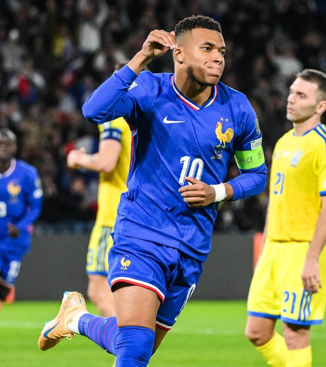 Kylian Mbappe jubelt in Paris am 13.11.25