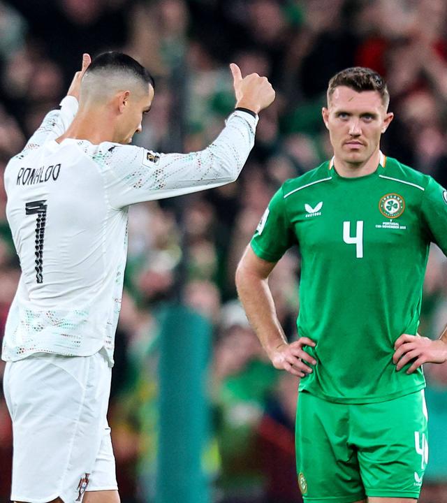 Dara O’Shea, Nathan Collins und Cristiano Ronaldo in Dublin am 13.11.25