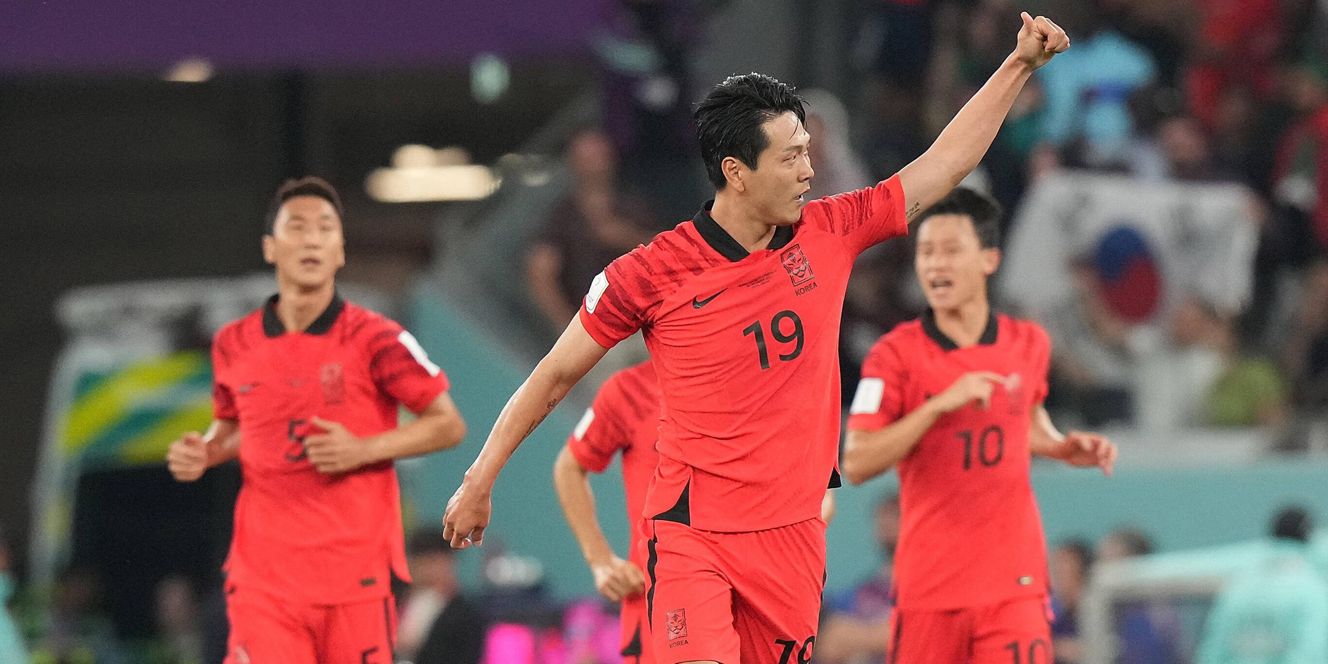 02.12.2022, ar-Rayyan, Katar: Kim Young-Gwon (Südkorea) freut sich über das Tor zum 1:1 im Spiel gegen Portugal