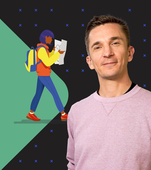 Eric Mayer steht vor einer Grafik, die eine wandernde Frau zeigt, mit Wanderrucksack und Wanderkarte – ist sie dabei, ihre Heimat zu erkunden?