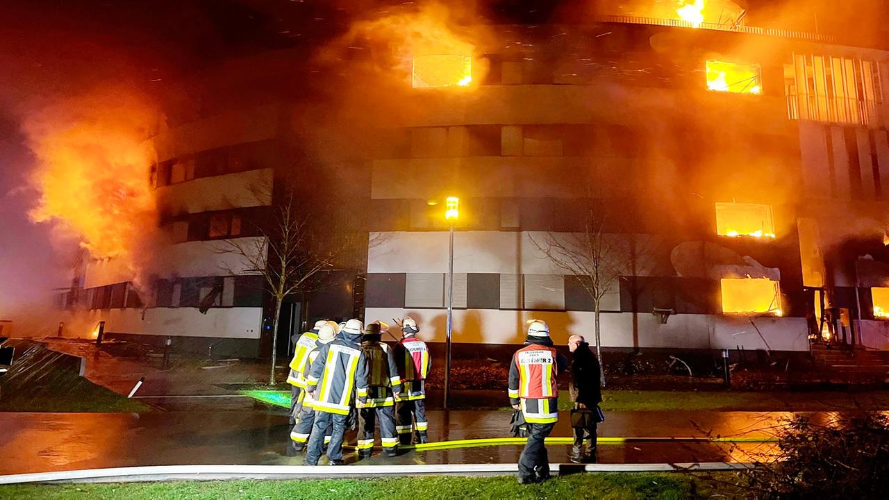 Wohnkomplex in Essen in Flammen