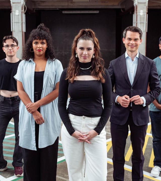 Salwa Houmsi mit den Gästen: Alice Hasters, Maurice Conrad, Susanne Beyer, Caroline Bosbach, Hasnain Kazim, Christoph Ploß.