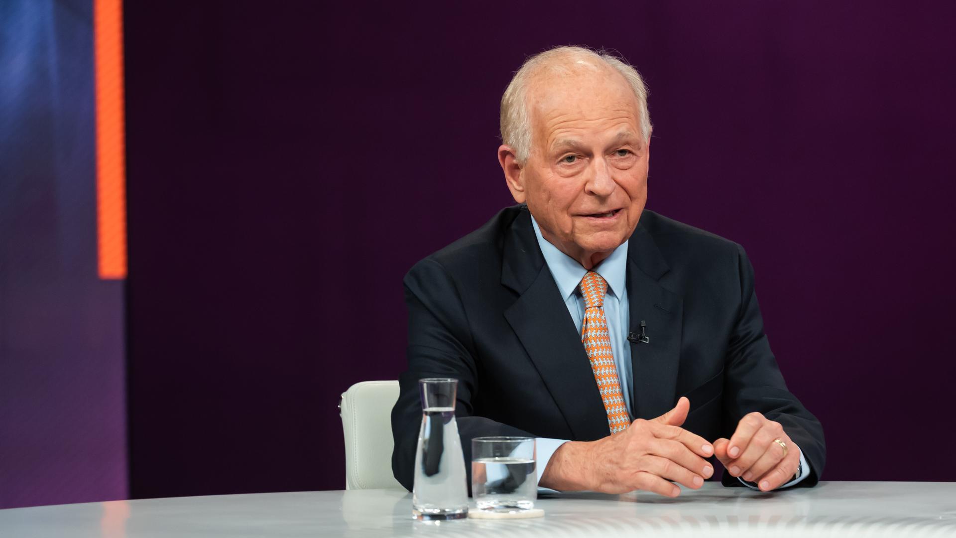 Wolfgang Ischinger, Vorsitzender der Münchner Sicherheitskonferenz (MSC),  bei Maybrit Illner