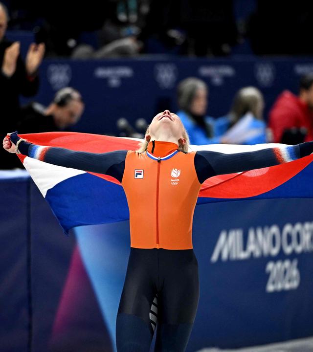 Xandra Velzeboer aus den Niederlanden feiert nach ihrem Sieg über 1000 m im Shorttrack der Frauen bei den Olympischen Winterspielen 2026.