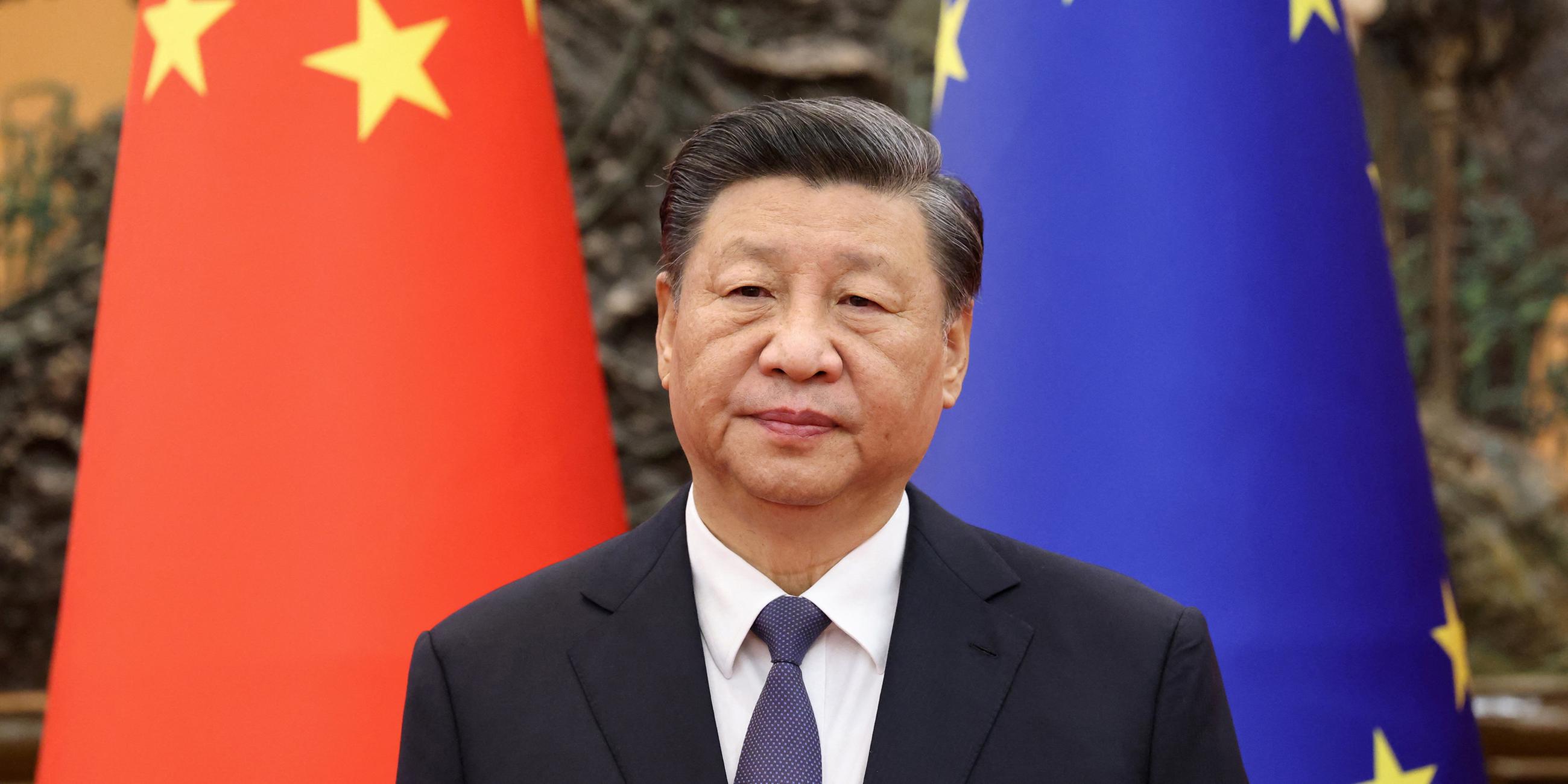 Der chinesische Staatspräsident Xi Jinping nimmt an einem Treffen mit dem Präsidenten des Europäischen Rates Charles Michel (nicht abgebildet) in der Großen Halle des Volkes in Peking, China, am 1. 12. 2022 Teil. 