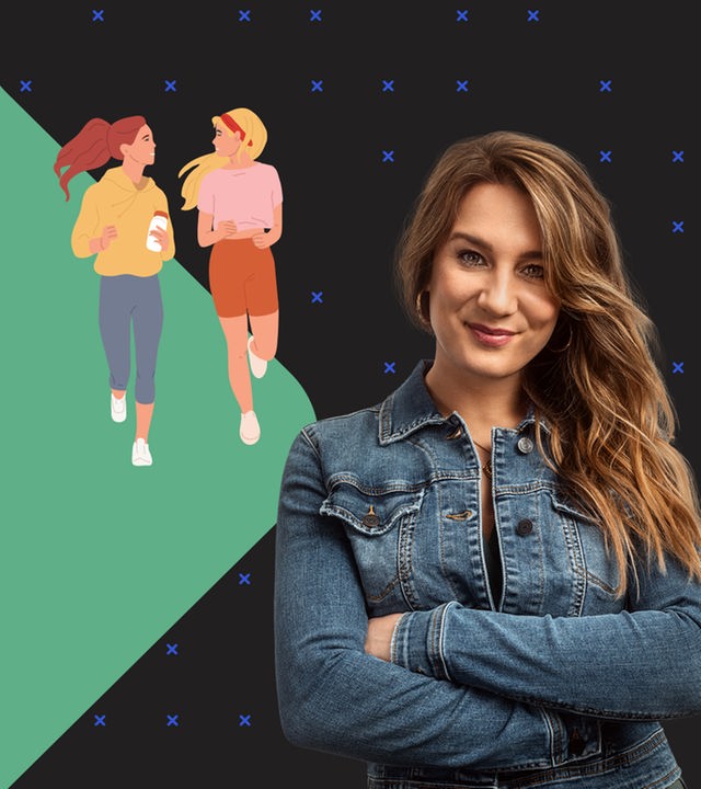 Jasmina Neudecker steht vor einer Grafik, auf der zwei joggende Frauen zu sehen sind, die sich miteinander unterhalten: beste Freundinnen?