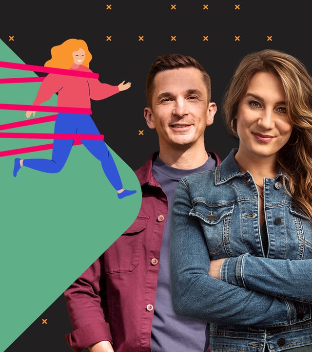 Eric Mayer und Jasmina Neudecker stehen vor einer Frau, die von Fesseln im Laufen gebremst wird - eine Grafik, die suggeriert: Der Körper setzt uns Grenzen.