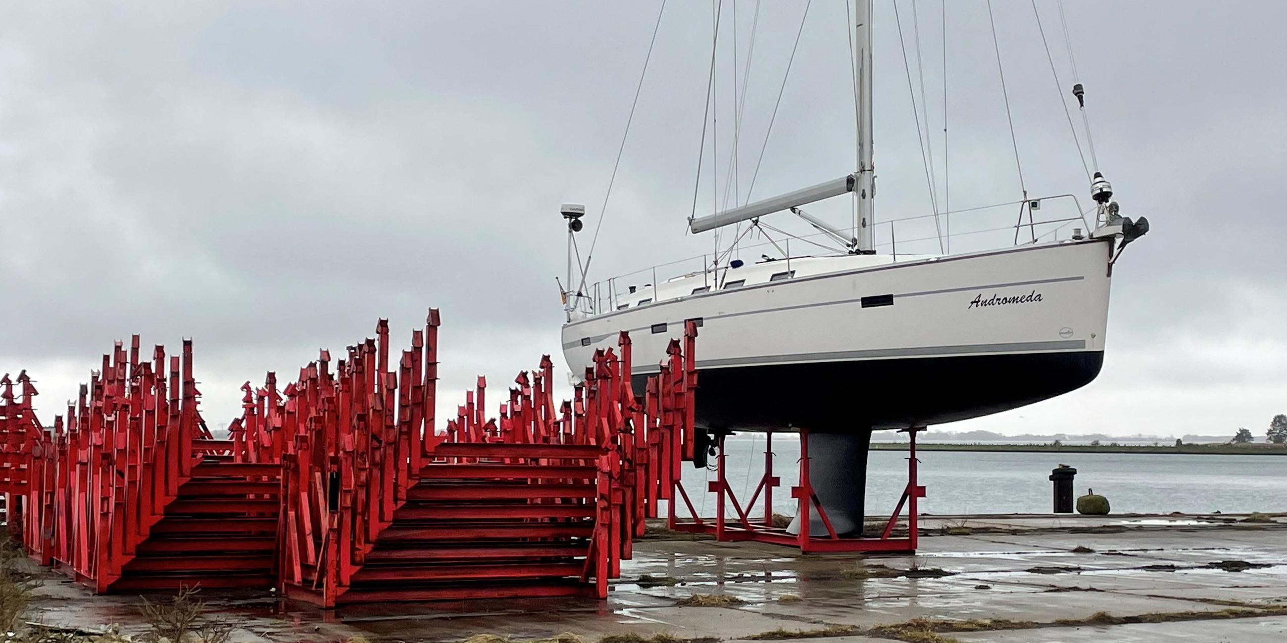 Yacht Aandromeda" auf einem Trockendock auf  Rügen