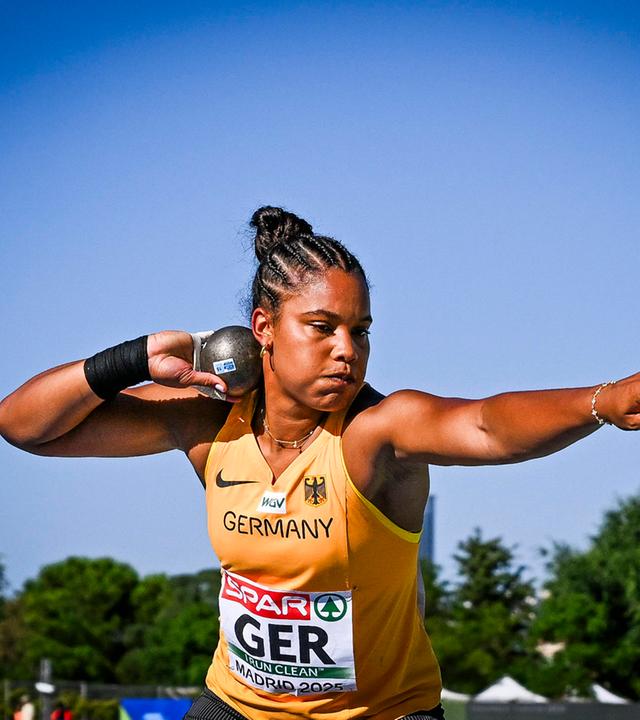 Kugelstoßerin Yemisi Ogunleye bei der Team-EM in Madrid in Aktion