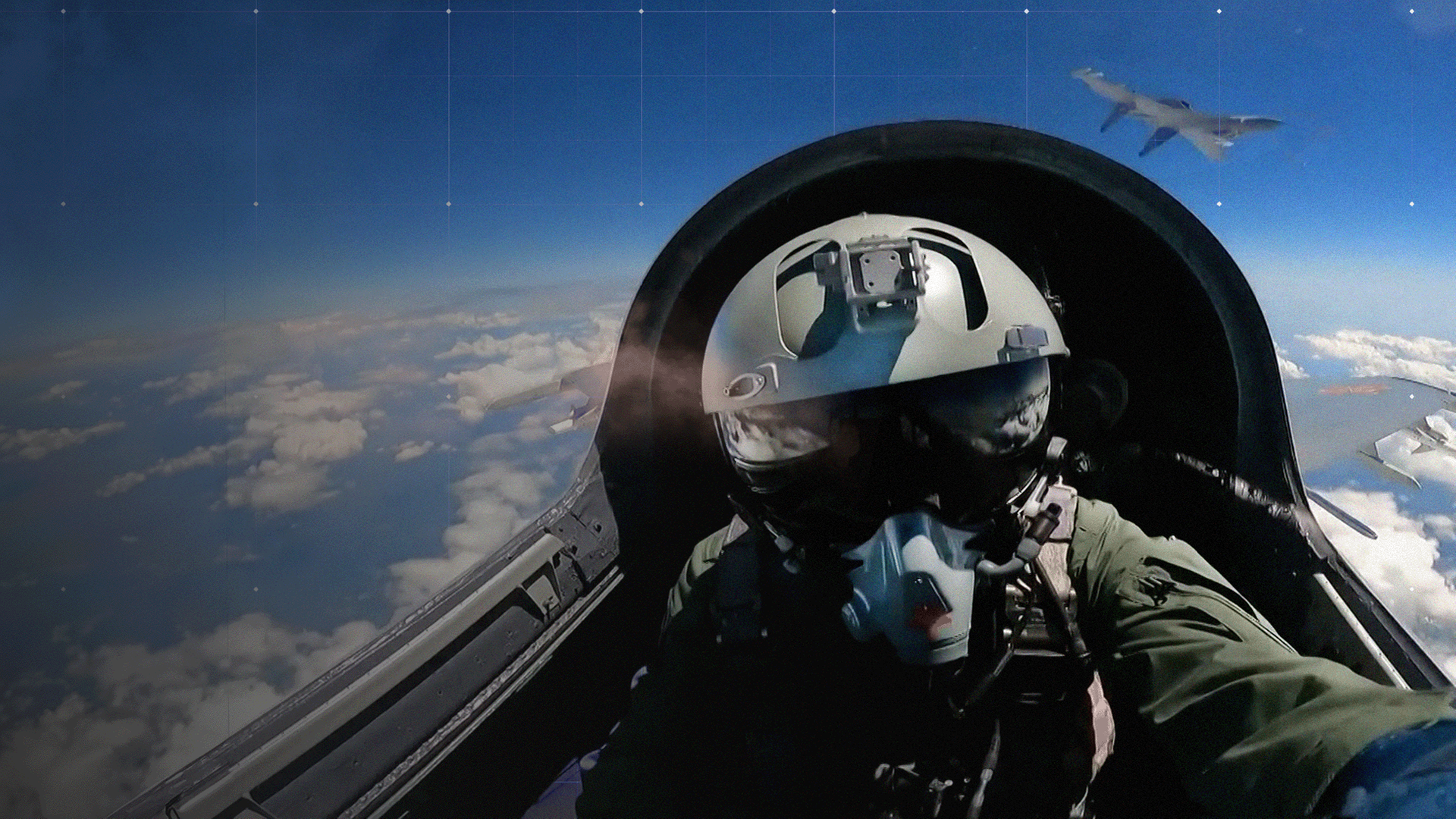 Pilot im Cockpit eines Kampfjets im Einsatz