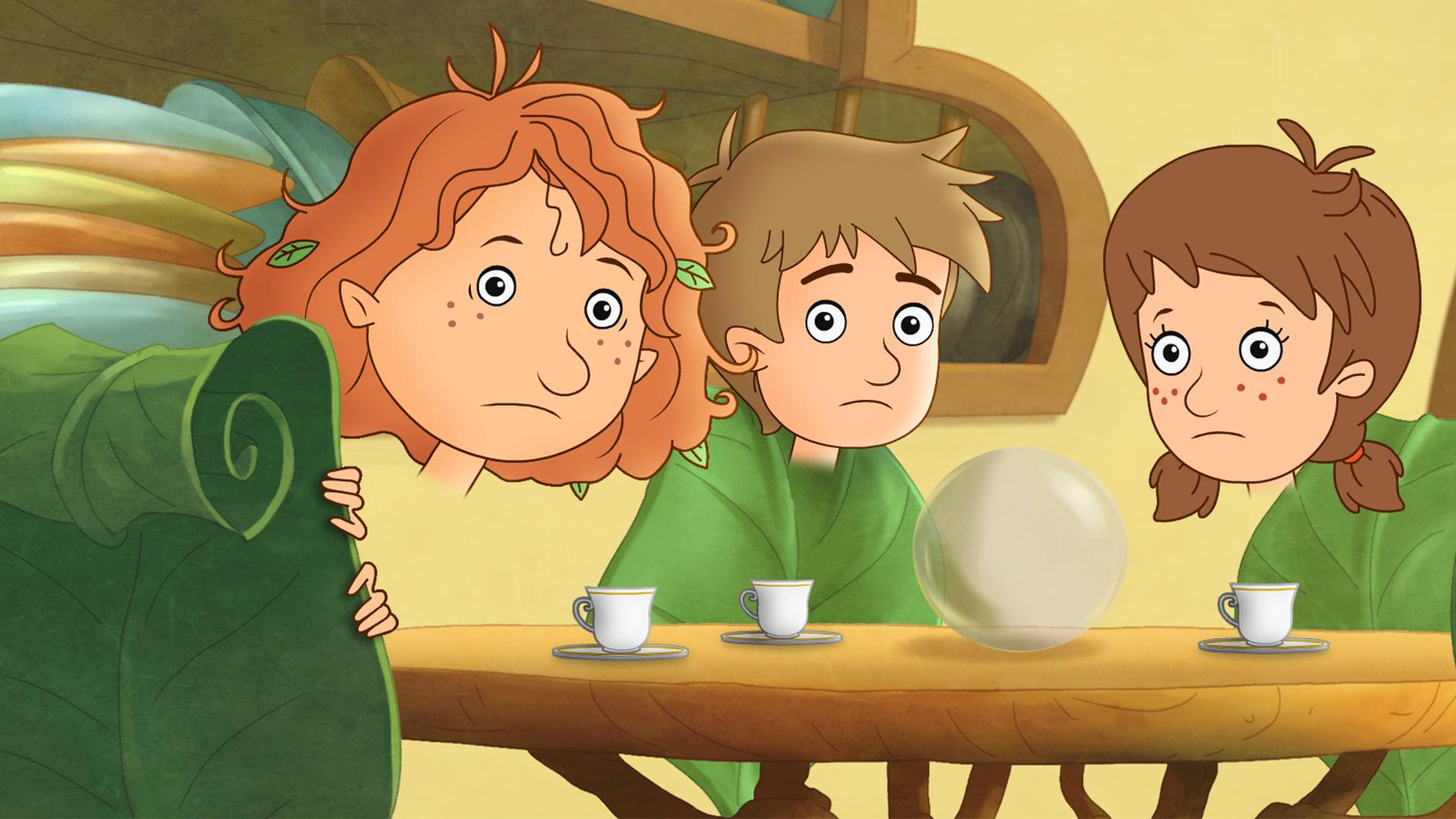 Petronella (links) ist überrascht über die Nebenwirkung ihrer Zauberäpfel. Sie und ihre Freunde Luis und Lea (rechts) sind fast unsichtbar.