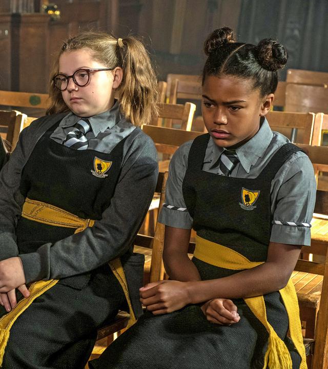 Olli, Maude und Edith sitzen mit hängenden Schultern sehr gelangweilt im Kursraum.