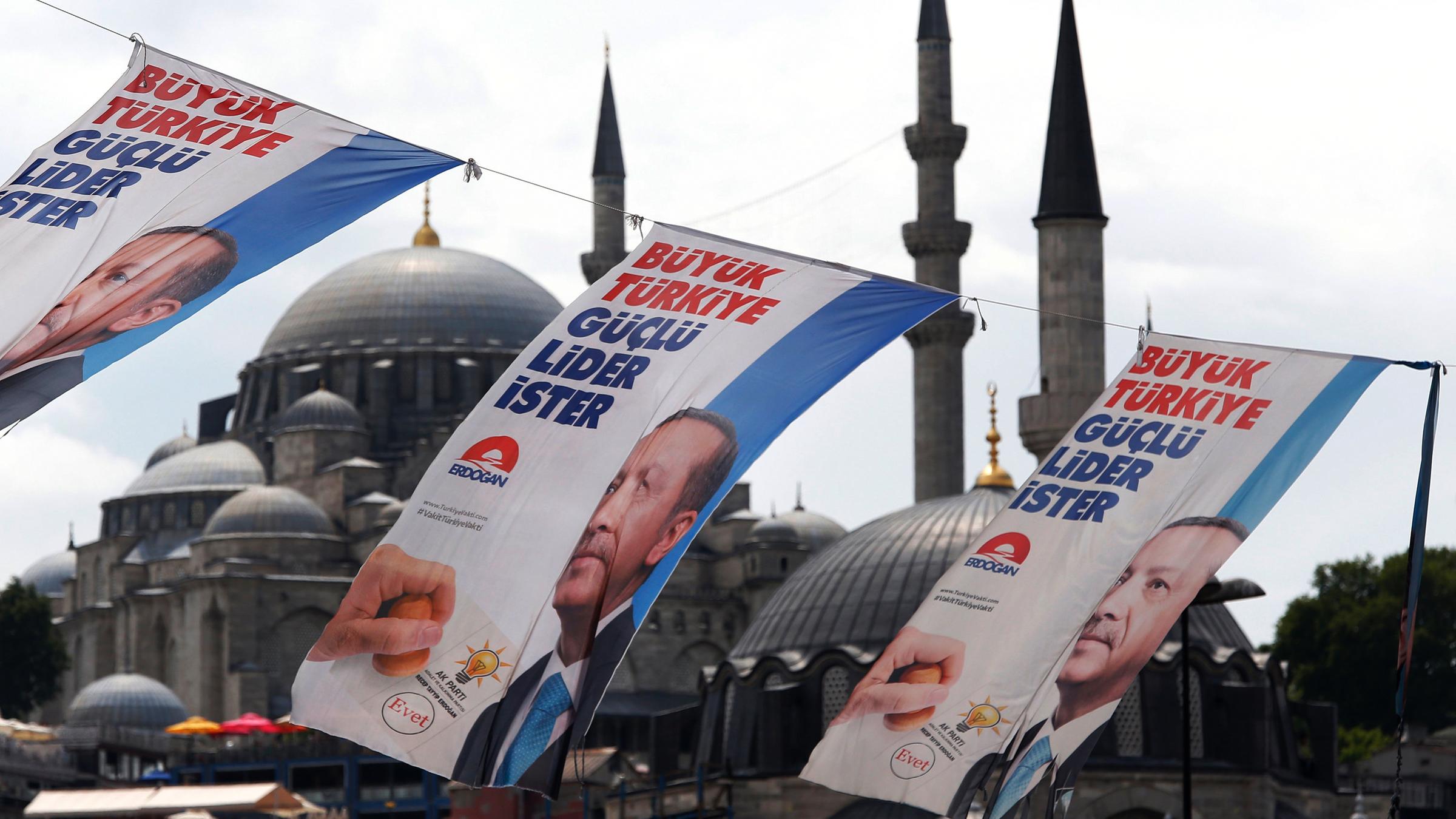 Wahlplakate in Istanbul