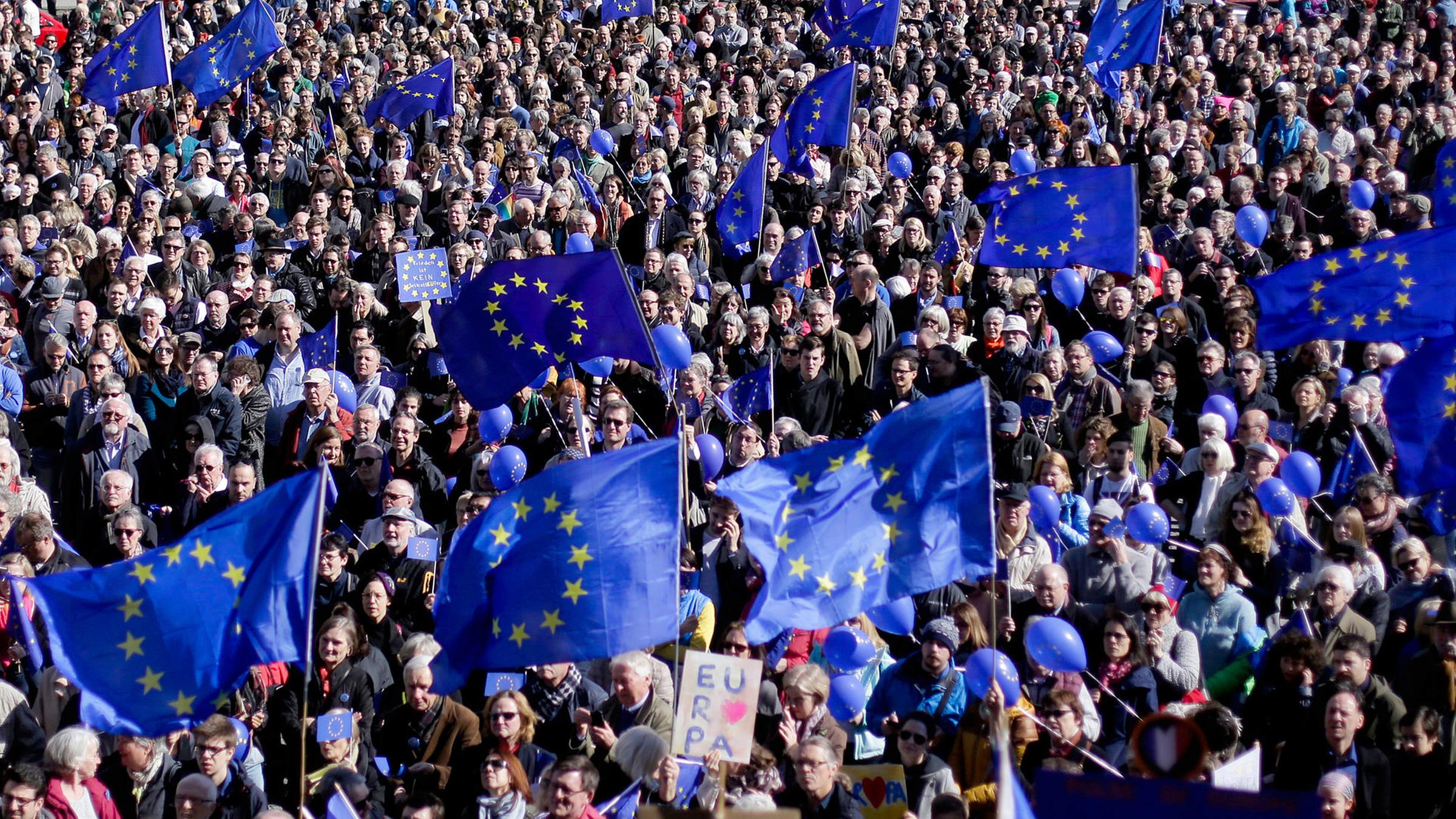 Großdemonstration für ein gemeinsames Europa
