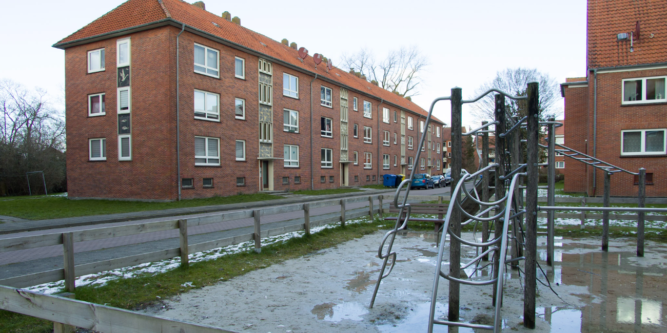 Ein verlassener Spielplatz in dem Viertel Barenburg in Emden.