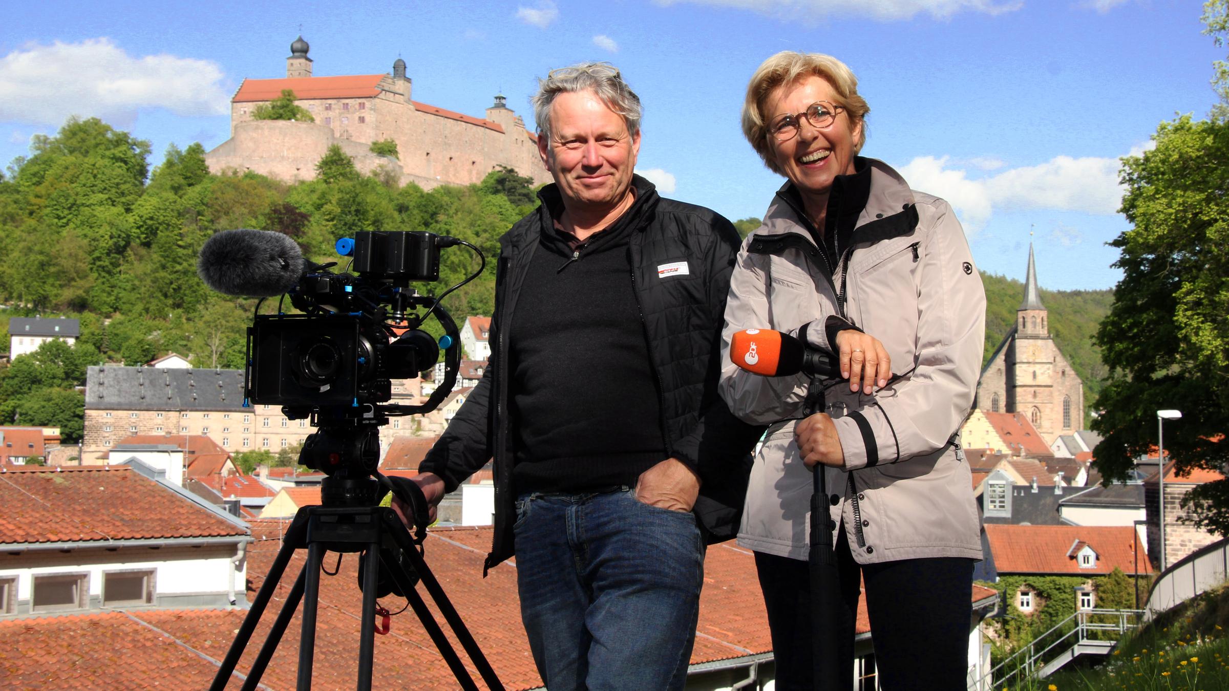 ZDF-Reporterin Conny Hermann und Kameramann Manuel Brückl berichten vier Wochen lang aus der oberfränkischen Stadt.