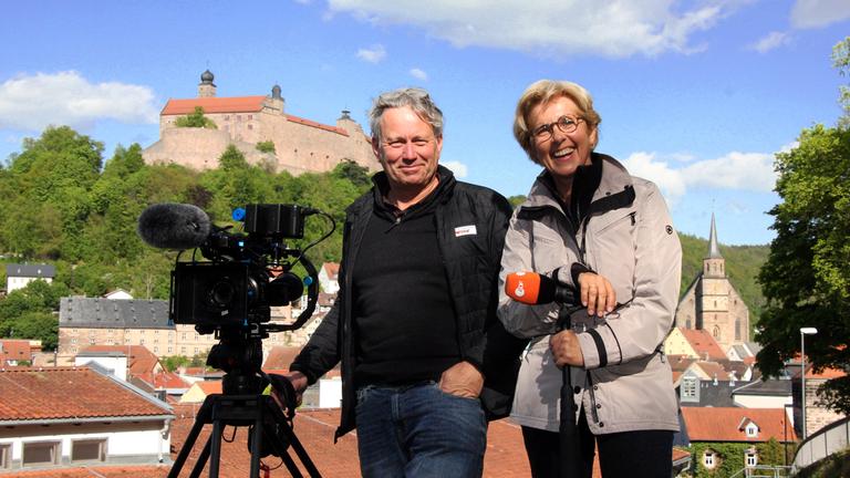 ZDF-Reporterin Conny Hermann und Kameramann Manuel Brückl berichten vier Wochen lang aus der oberfränkischen Stadt.