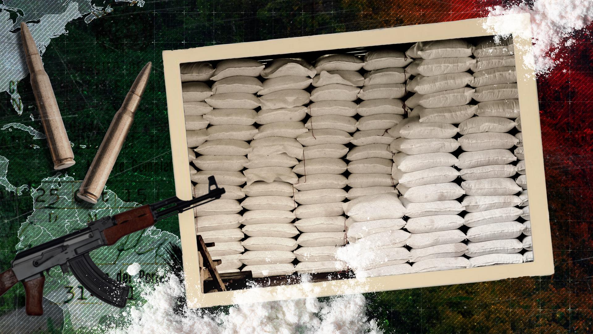 Kokainbeutel und Waffen vor einer Karte von Amerika