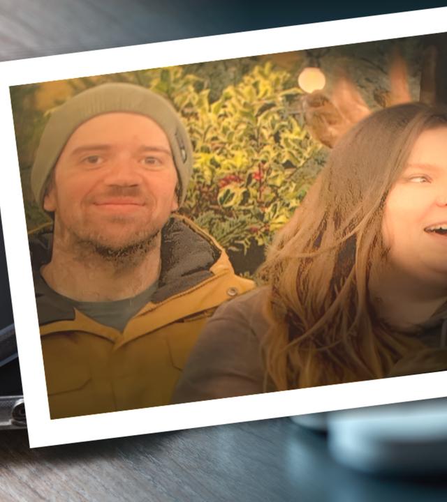 Im Vordergrund ein Schnappschuss des Mörders Luke D´Wit mit der Tochter der Opfer. Im Hintergrund