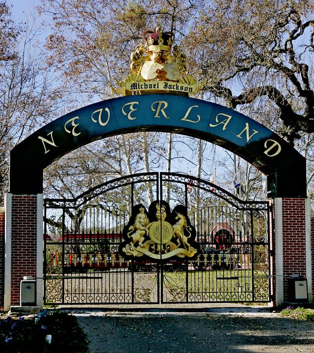 Der Eingang von Michael Jacksons Neverland-Ranch am 17. Dezember 2004