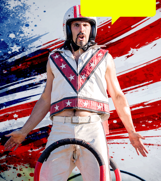 Ein Zirkusartist mit Helm und weißem Anzug posiert, im Hintergrund künstlerisch die amerikanische Flagge