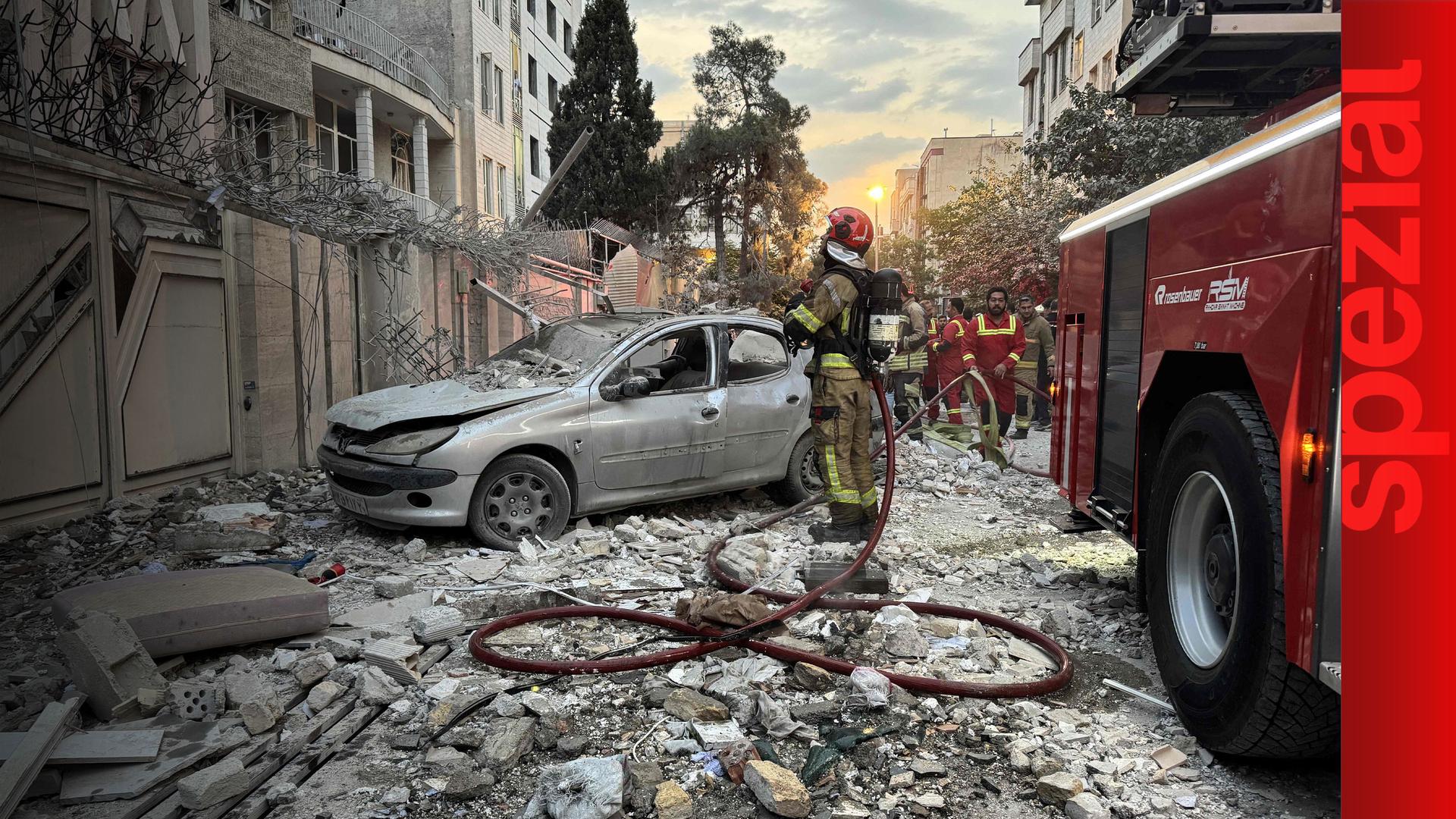 Feuerwehreinsatz nach Israels Angriff auf Teheran, Iran