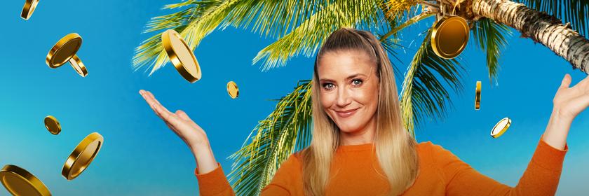 Zu sehen ist Pia Osterhaus. Im Hintergrund ein Strand, um sie herum lauter Goldmünzen.