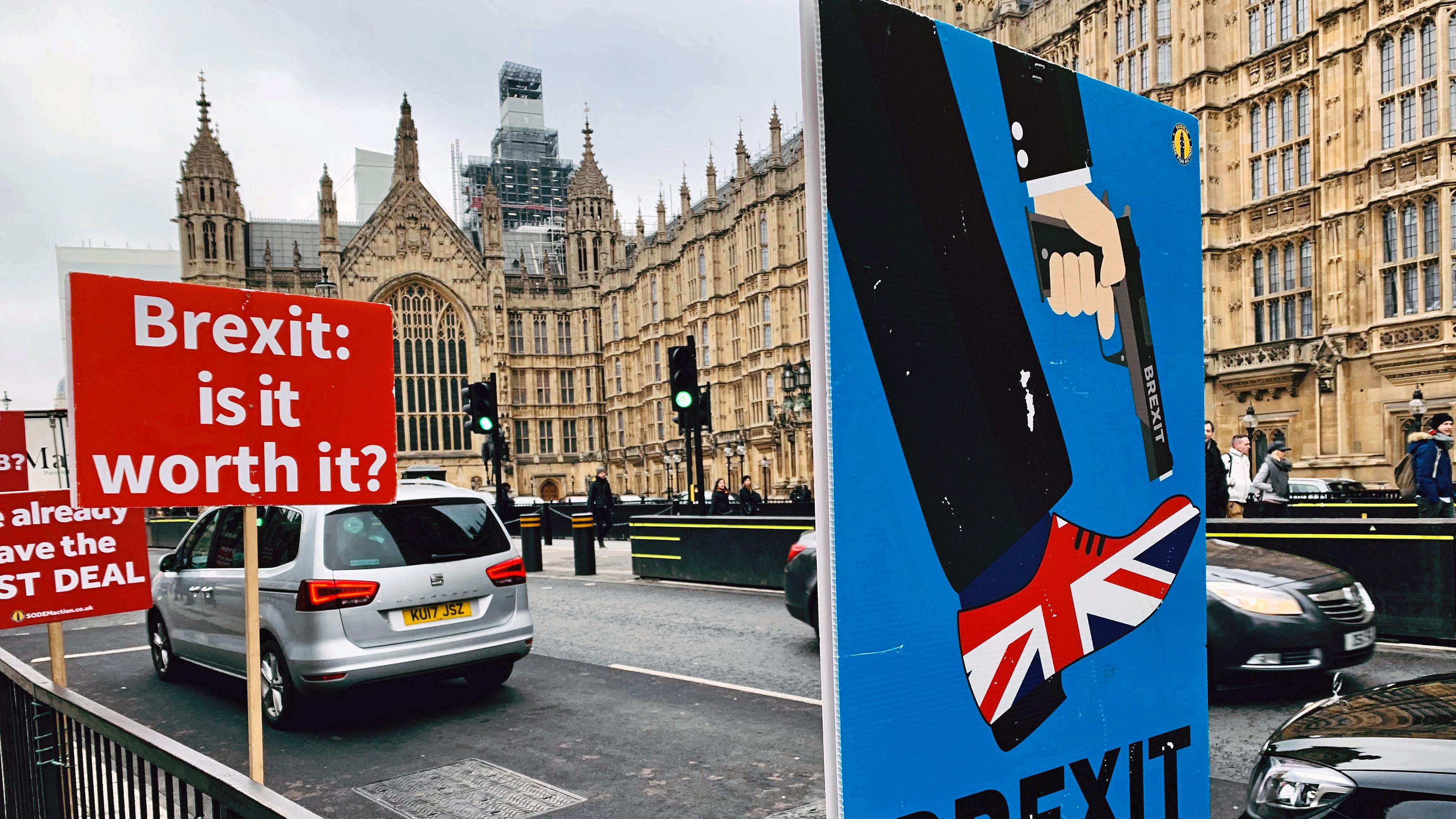 ZDFzoom: Angriff auf die Demokratie - Wurde der Brexit gekauft?