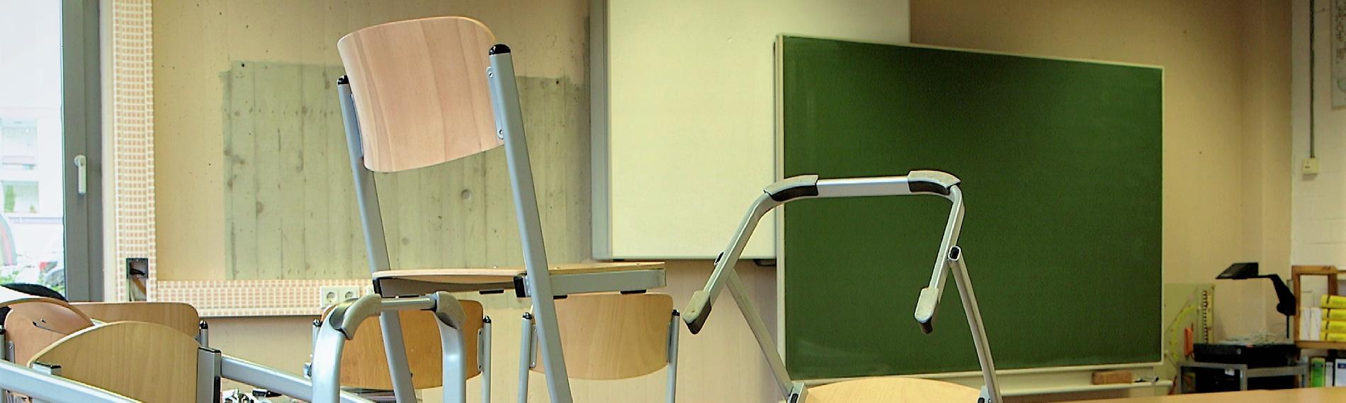 Blick in ein Klassenzimmer.