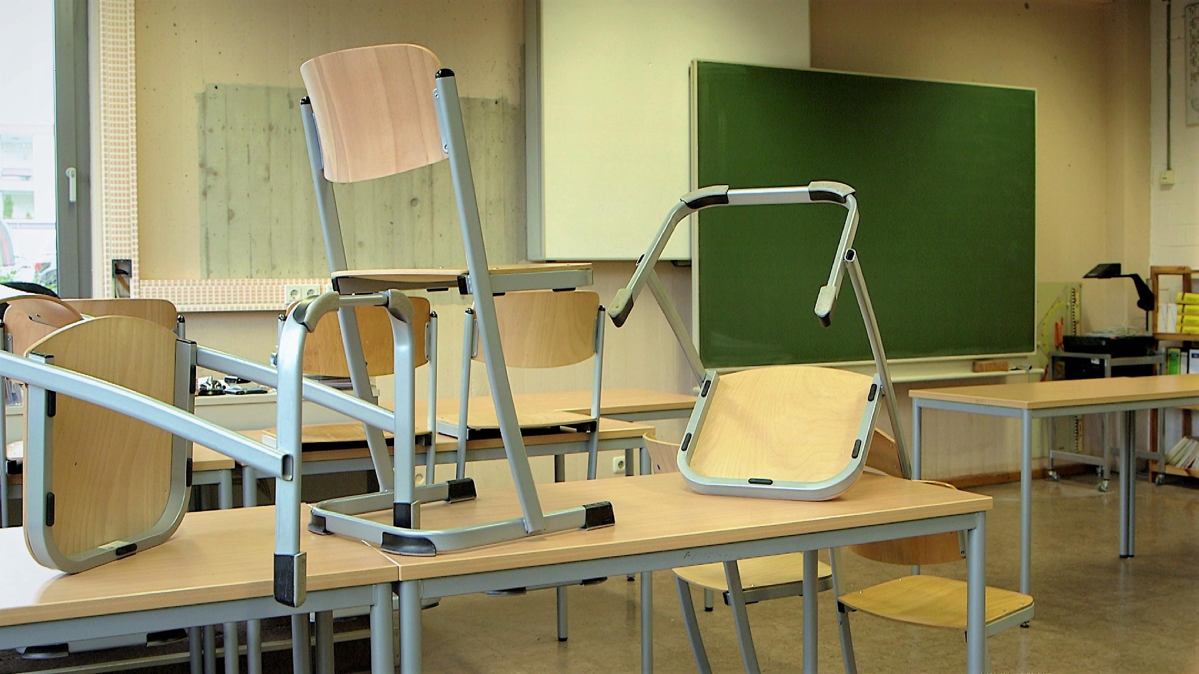 Blick in ein Klassenzimmer.