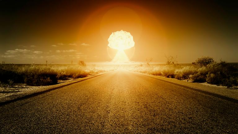 Explosion einer Atombombe mit Atompilz.