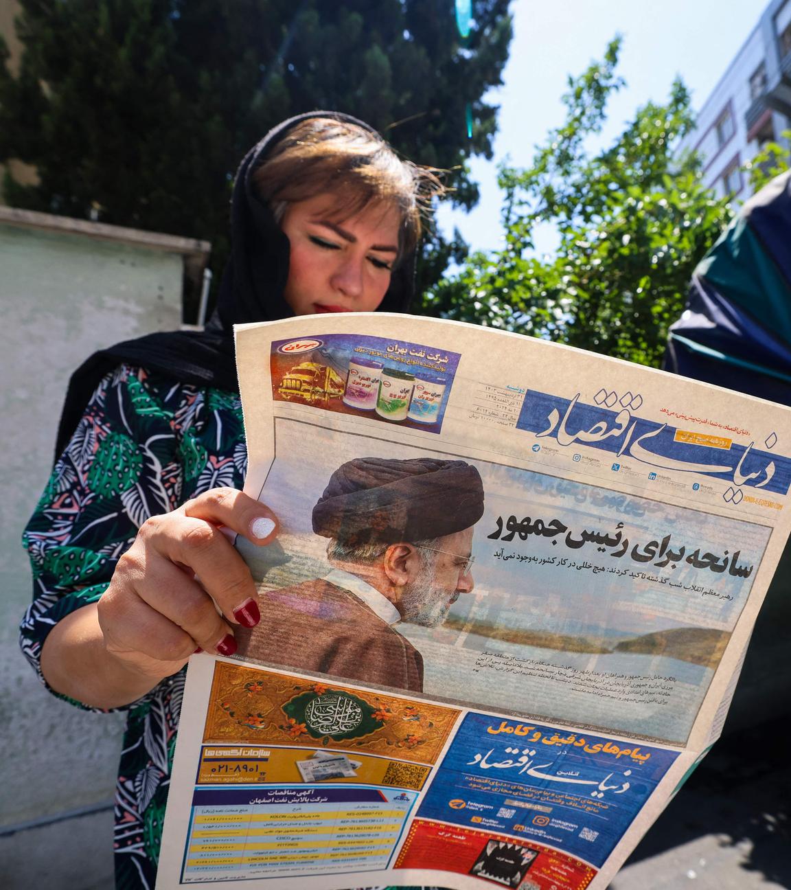 Zeitungsmeldung über den Tod von Irans Präsident Raisi