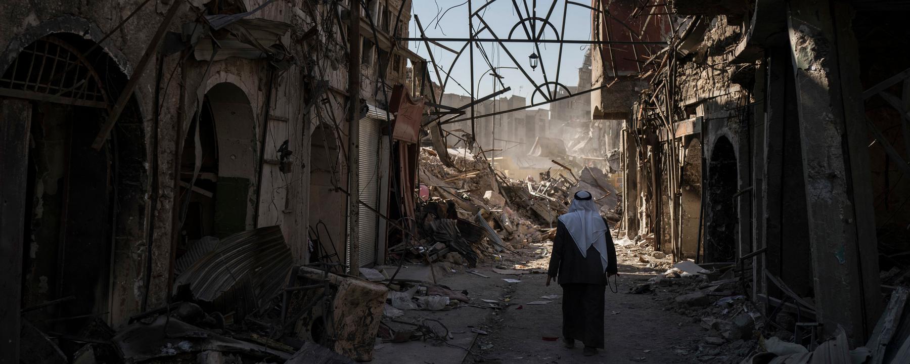 Zerstörte Geschäfte in der Altstadt von Mossul im Irak