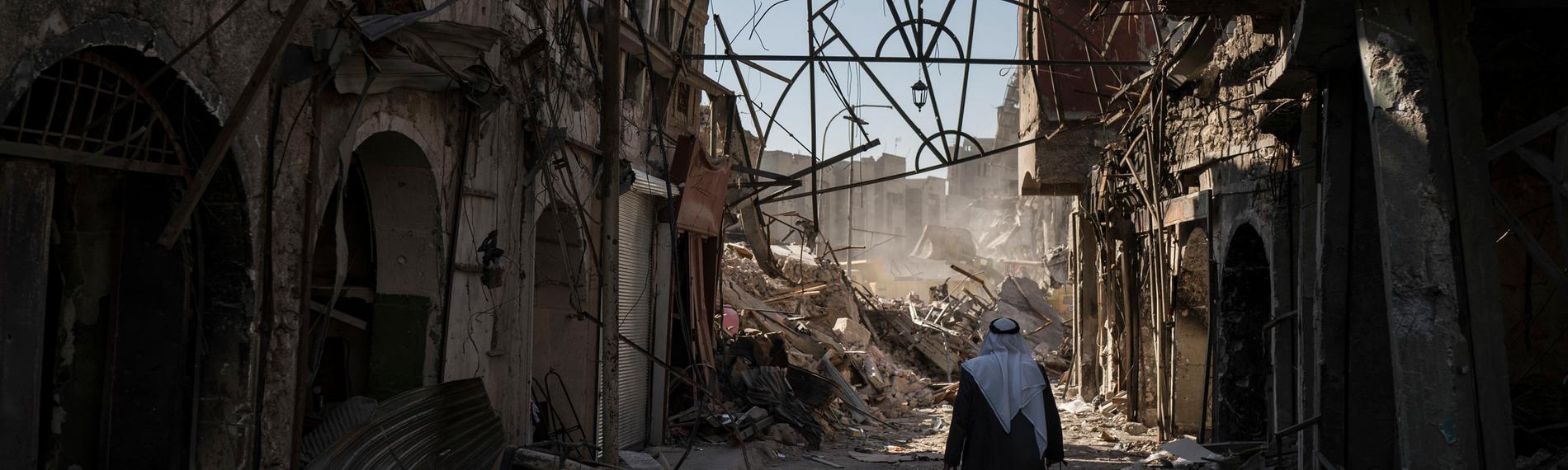 Zerstörte Geschäfte in der Altstadt von Mossul im Irak