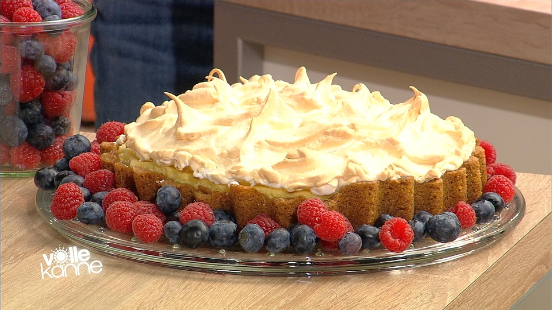 Zitronenpie mit Beeren