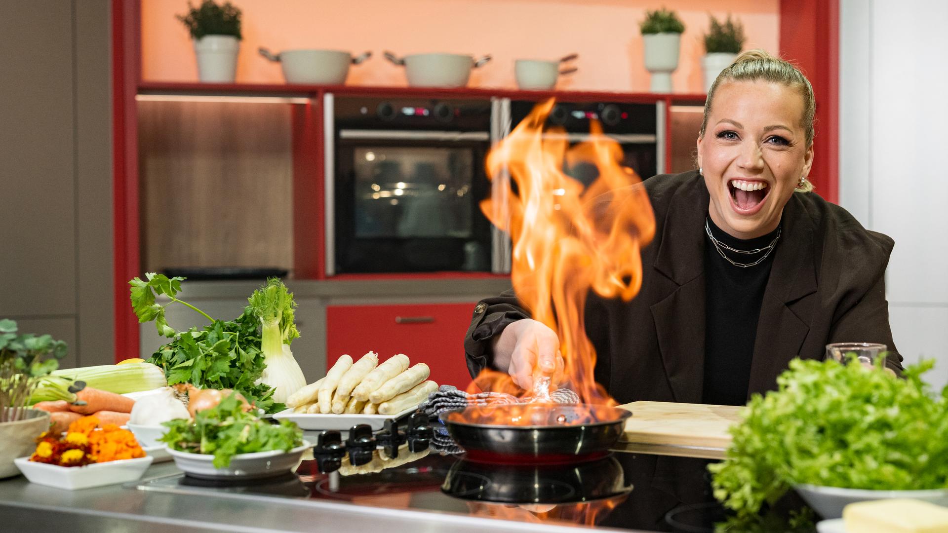 Zora Klipp moderiert "Die Küchenschlacht XXL"