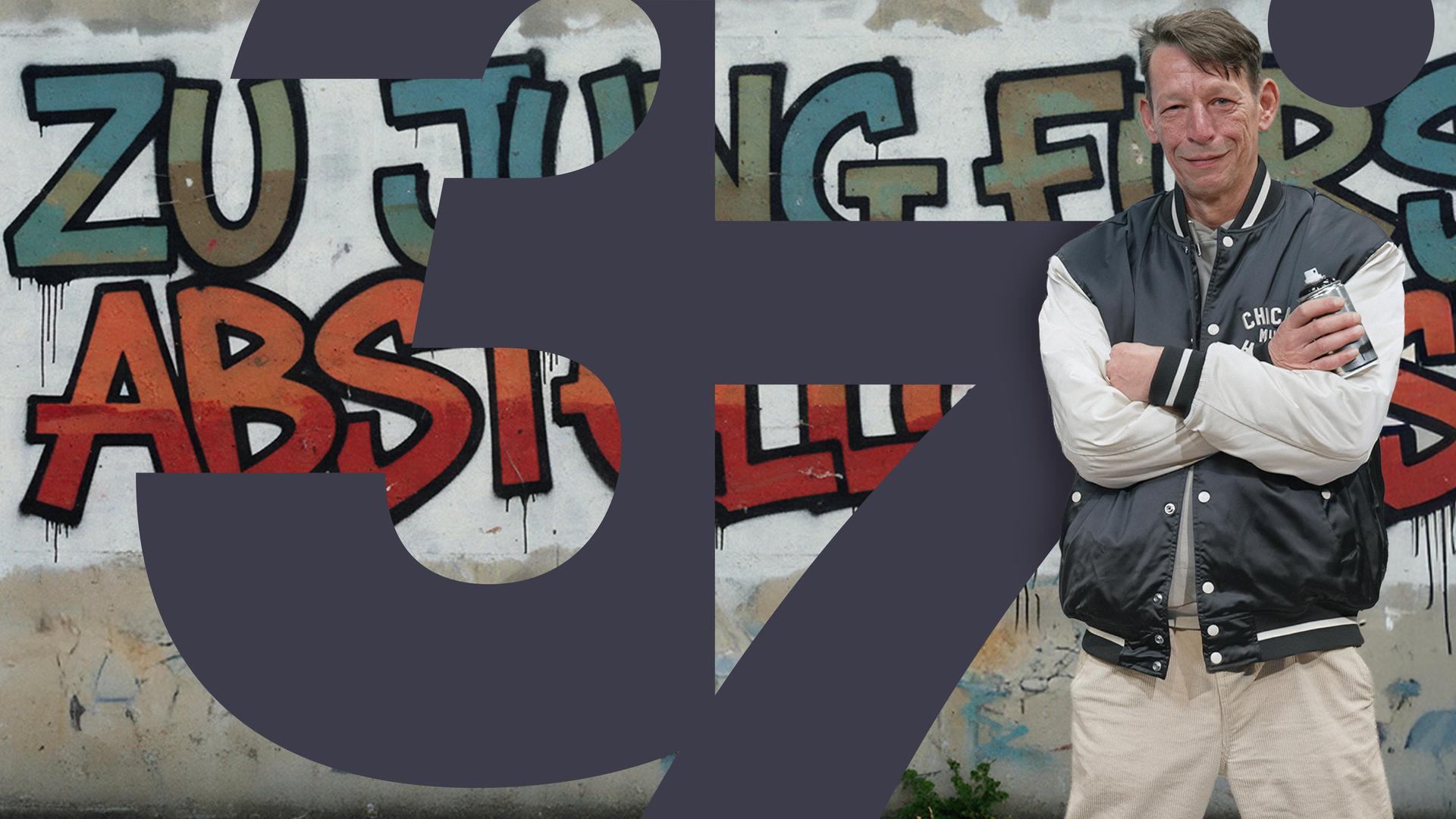 Mann in Lederjacke vor Graffitywand