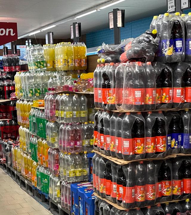 Diverse Sorten Bunte Brause Cola Saftflachen Limonade in Plastik Flaschen