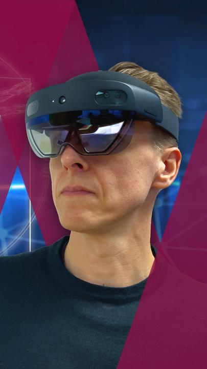 Mann trägt eine VR-Brille