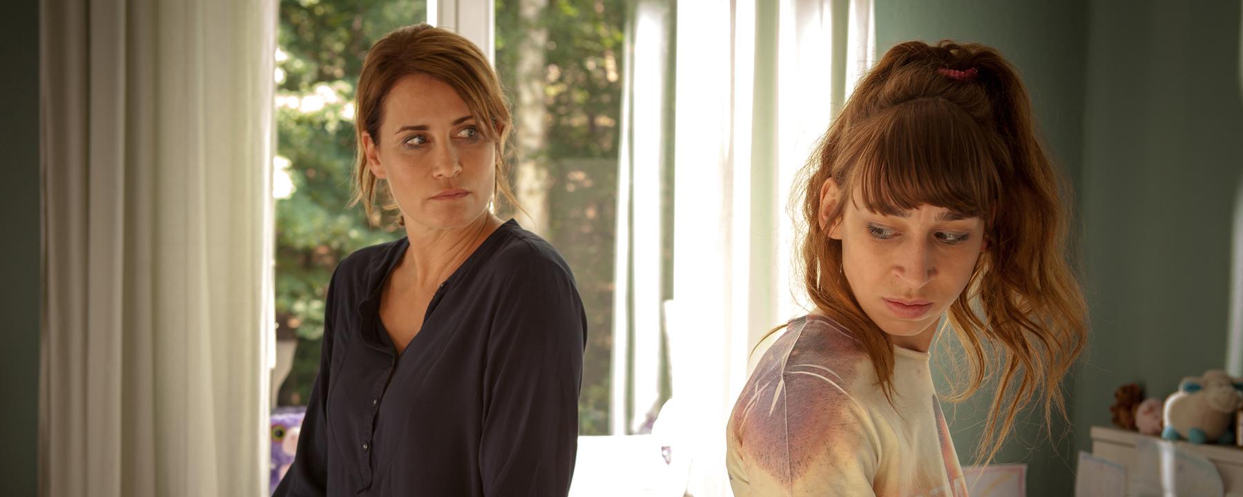 Konstanze (Anja Kling) und Jaqueline (Carol Schuler) 